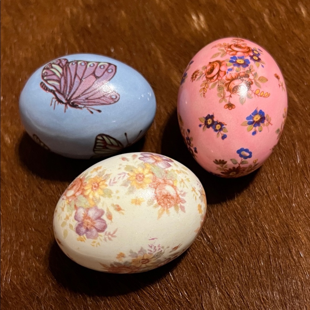 Floral and Butterfly Decorative Ceramic Eggs, Set of 3 - Picture 10 of 10